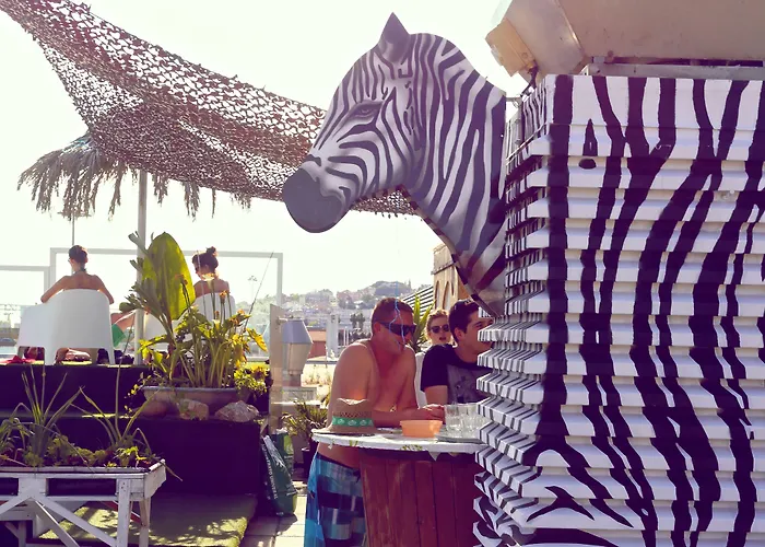 日落目的地旅馆 *