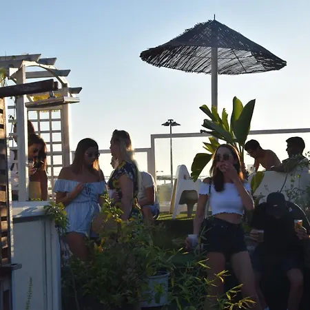 Sunset Destination Hostel *