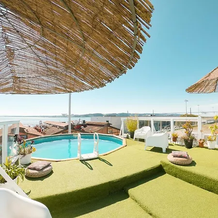 Sunset Destination Hostel Lisbon